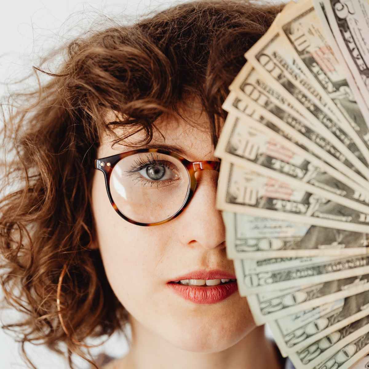 5 Financial Tips for Young People Venturing Out on Their&nbsp;Own